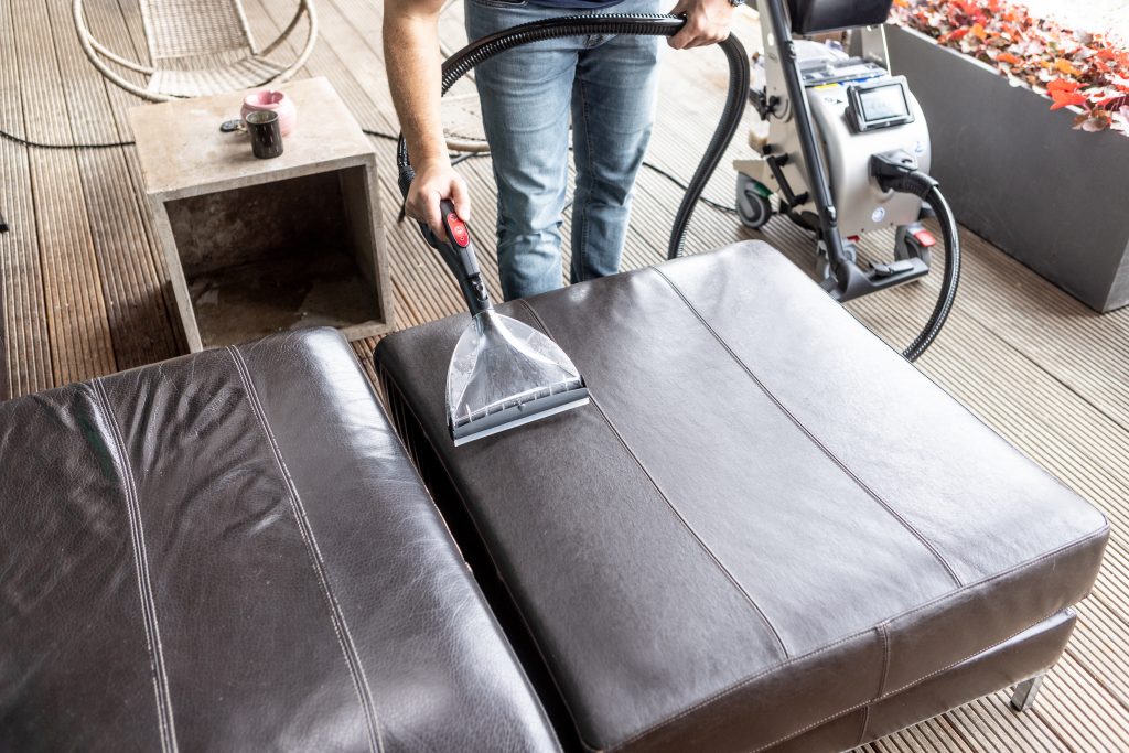 cleaning a couch in leather with a steam cleaner with suction function